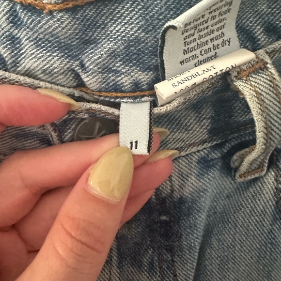 Calvin Klein • Y2K Denim High Rise Shorts - Picture 4 of 4